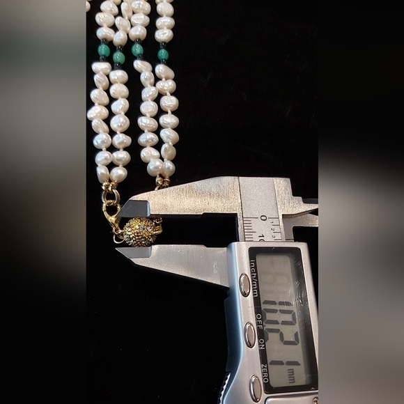 21" Double Strand, Genuine Freshwater Pearls with Real Onyx & Chrysoprase Beads - Picture 4 of 7